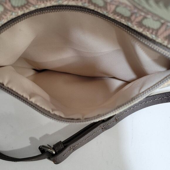 Sakroots Crossbody Adjustable Strap Pockets inside. - Picture 10 of 14